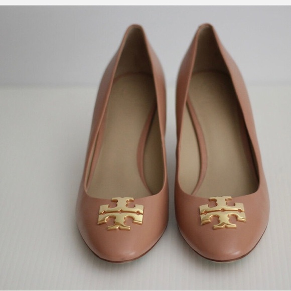 Tory Burch 'Raleigh' Leather Pump Logo Toe - Blush Oak - Picture 2 of 8